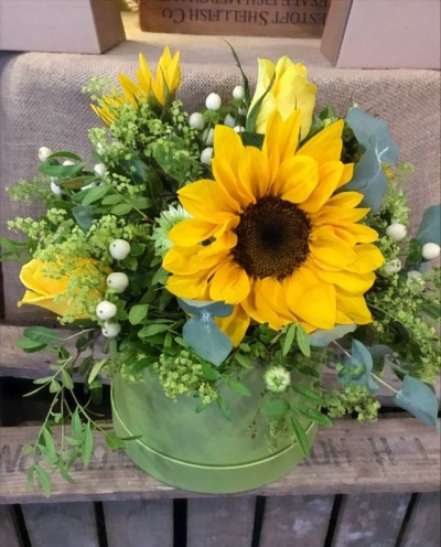 Sunrise - A vibrant selection of yellows and greens arranged in foam and presented in a hat box.

 

Each and every display is one-of-a-kind, created by an artisan florist using the most beautiful and fresh stems available on the day so, whilst your gift may look different to the one pictured, we do guarantee that your specific arrangement will be fresh, beautiful and that your recipient will love it!