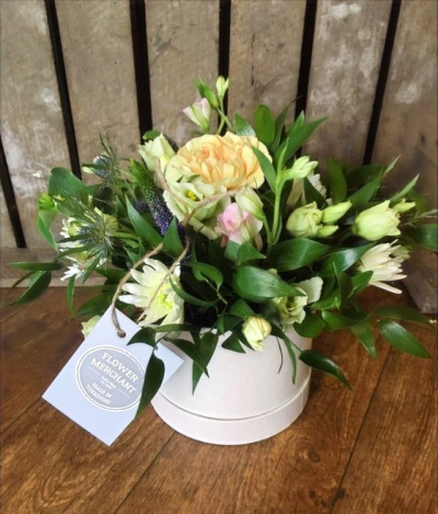 Dreaming - A beautiful peachy selection of flowers arranged in foam and presented in a hat box.

 

Each and every display is one-of-a-kind, created by an artisan florist using the most beautiful and fresh stems available on the day so, whilst your gift may look different to the one pictured, we do guarantee that your specific arrangement will be fresh, beautiful and that your recipient will love it!