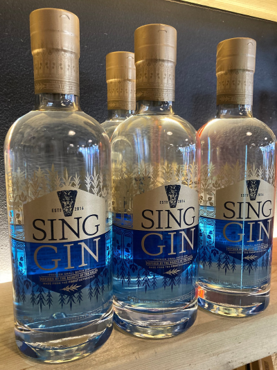 Sing Gin - Crafted from grapes this small batch gin is a Yorkshire first. With Juniper, mint,orange peel and flax this Gin is perfectley smooth.

 

70cl 40% abv