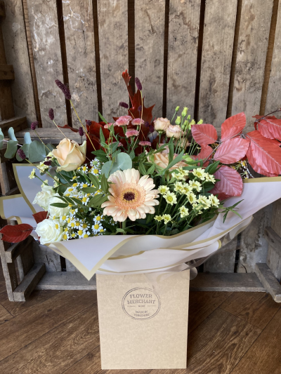 Autumn Vibes - Carefully selected for the cozy Autumn months with warm oranges, peaches, lemons and creams and foliage, handtied, wrapped in deluxe wrapping and presented in a box. Each and every